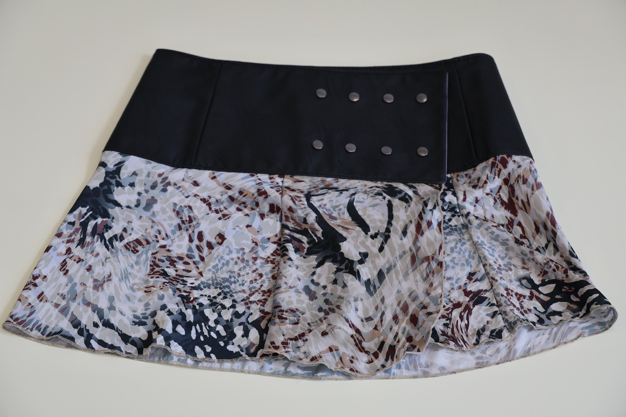 Black suede and Jungle print