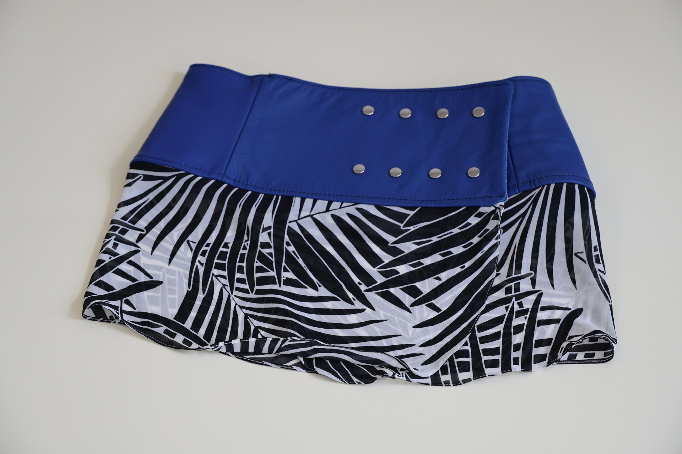 Blue demim and black and white palm print
